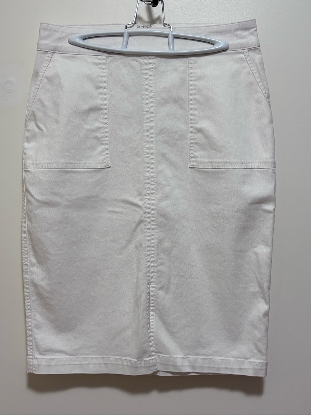 Tommy Bahama Stretch white Denim Skirt pencil style pockets size 4 zipper
